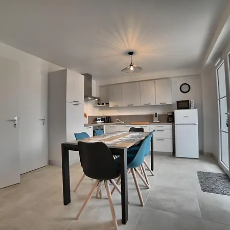 Le Pacha Maison Avec Piscine/parking/wifi/plages 5kms Holiday home *