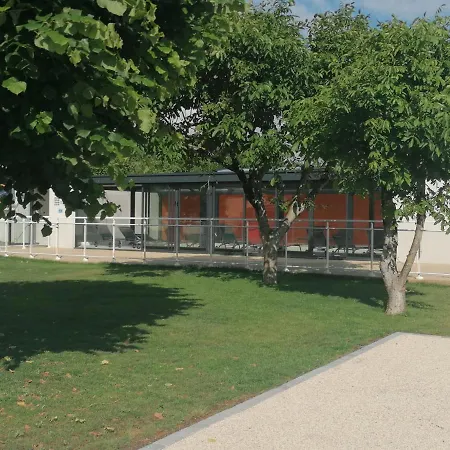 Le Pacha Maison Avec Piscine/parking/wifi/plages 5kms Holiday home Les Mathes