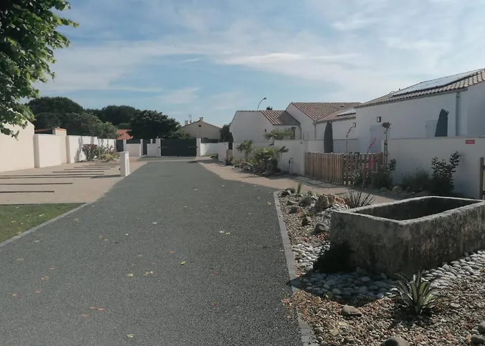 Le Pacha Maison Avec Piscine/parking/wifi/plages 5kms Сasa de vacaciones *